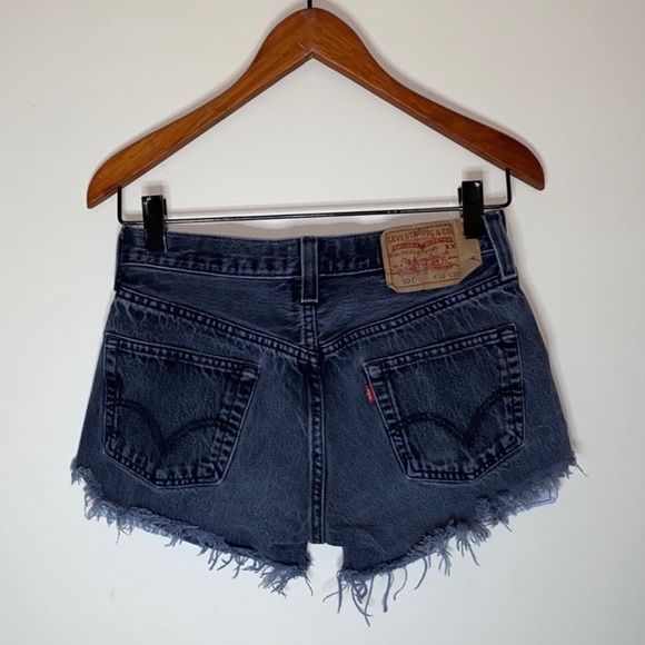 Vintage Levi’s Shorts - Picture 2 of 2